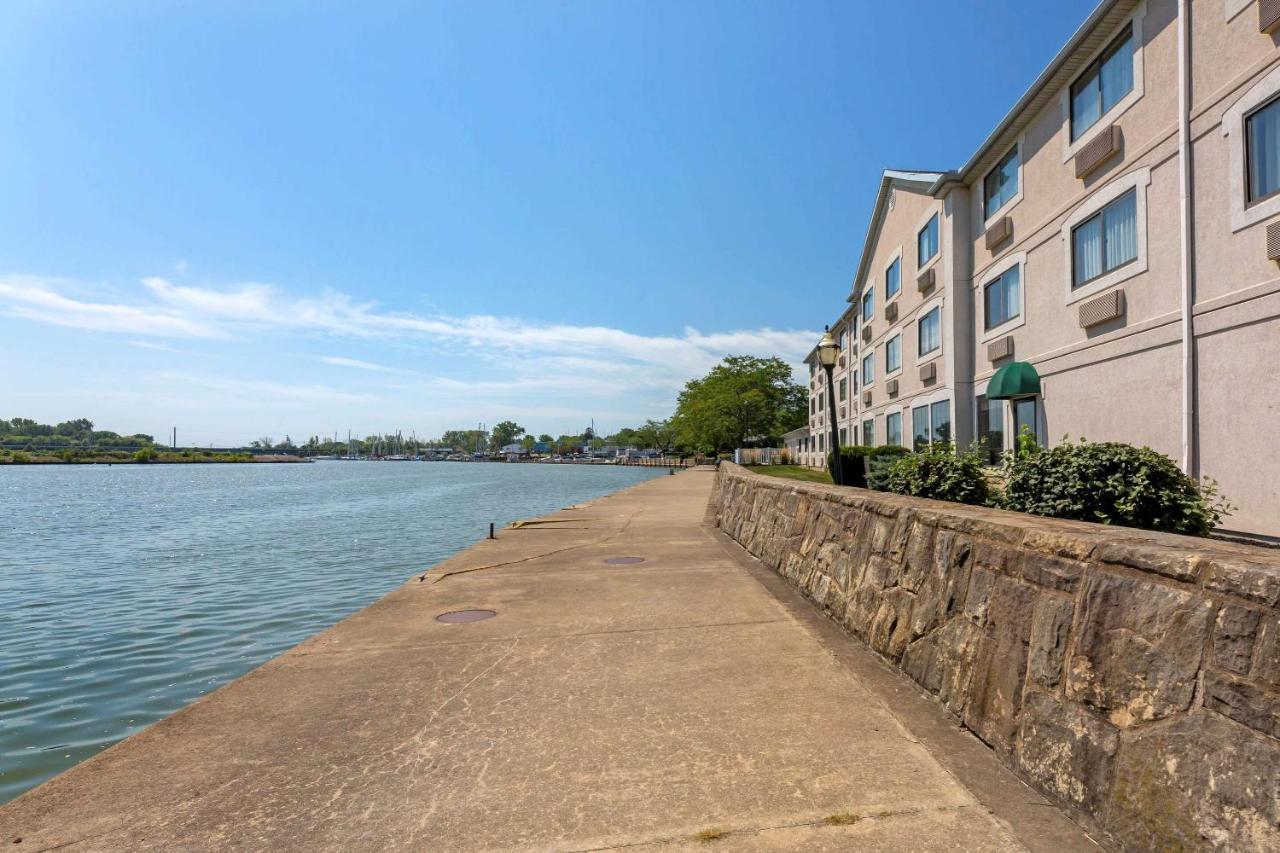 Comfort Inn River'S Edge Huron Exterior foto