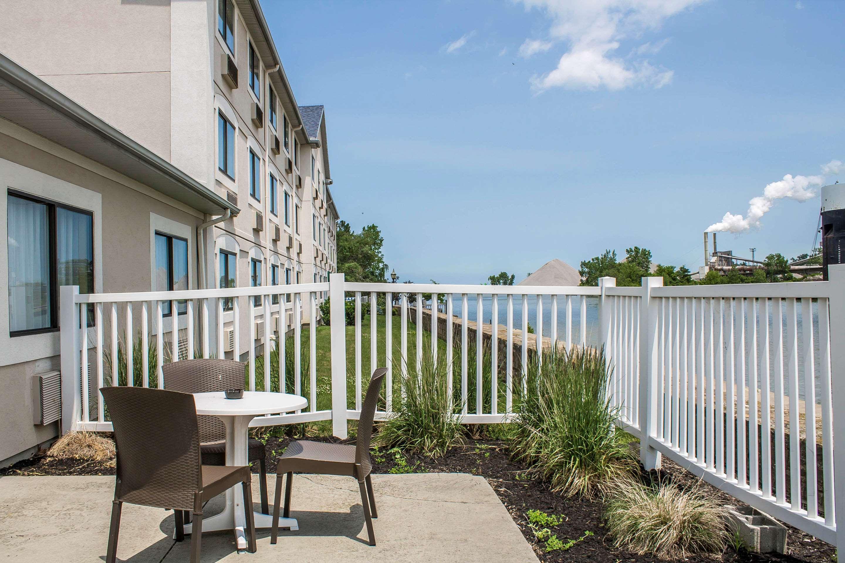 Comfort Inn River'S Edge Huron Exterior foto