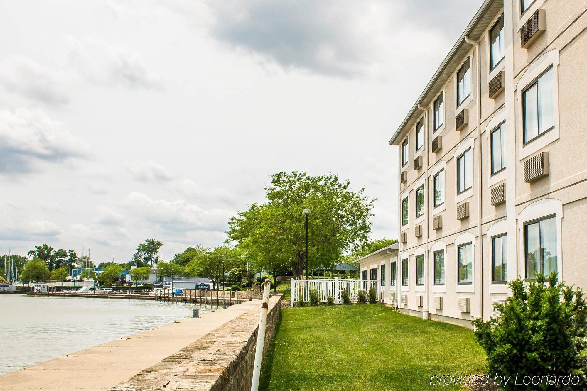 Comfort Inn River'S Edge Huron Exterior foto